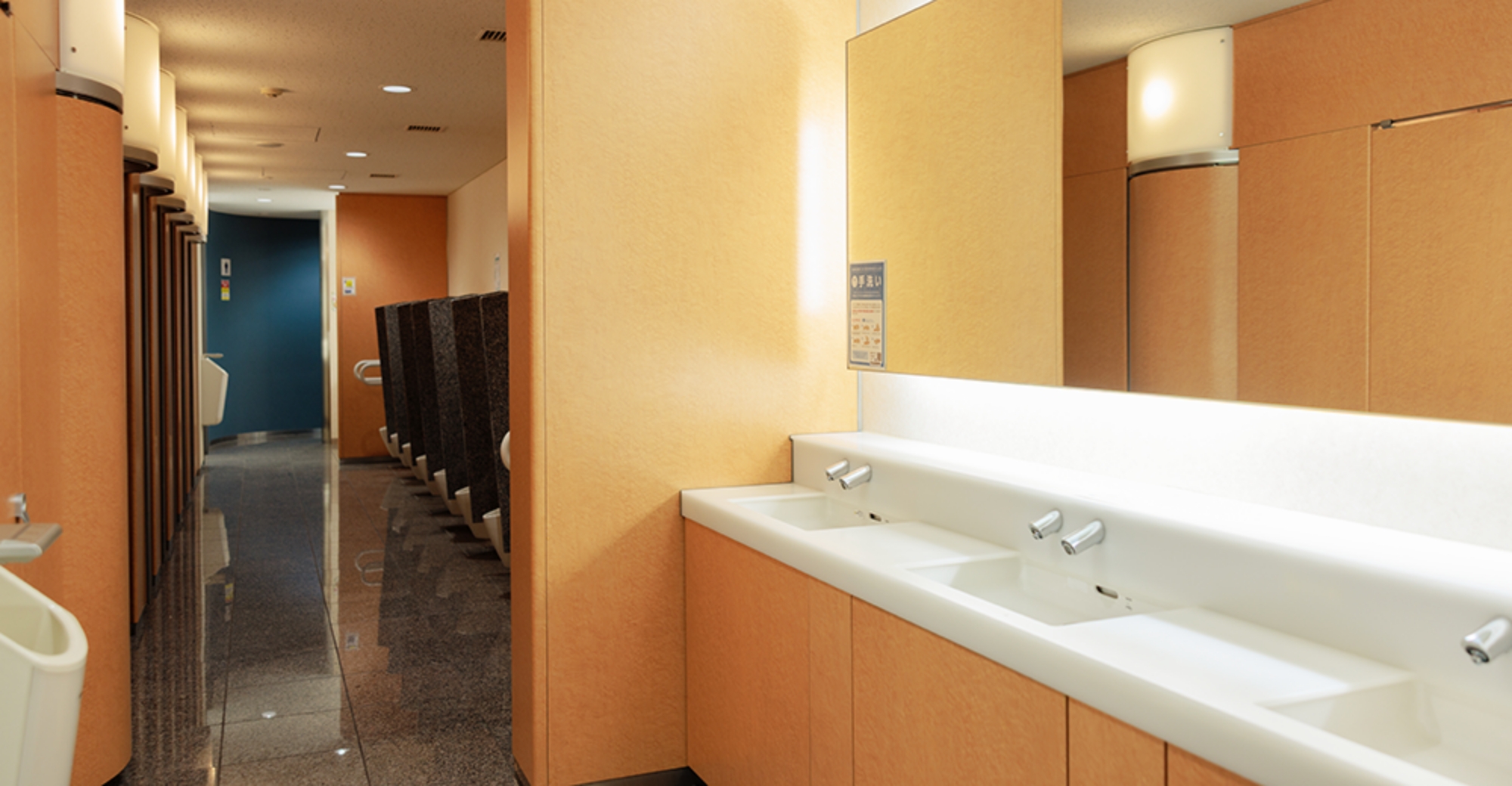 C館3階　男子トイレ